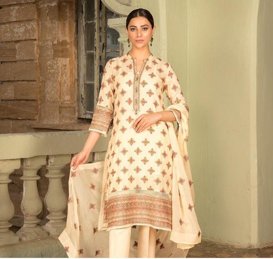 BREEZE LUXURY LAWN